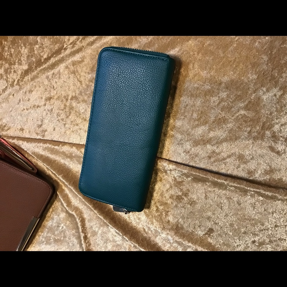 Green Pocketbook Wallet Pebble Stone Faux Leather